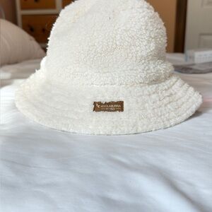 Koolaburra women’s Cream Sherpa Bucket Hat